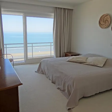 Scorpio Bi With Beautiful Sea Views